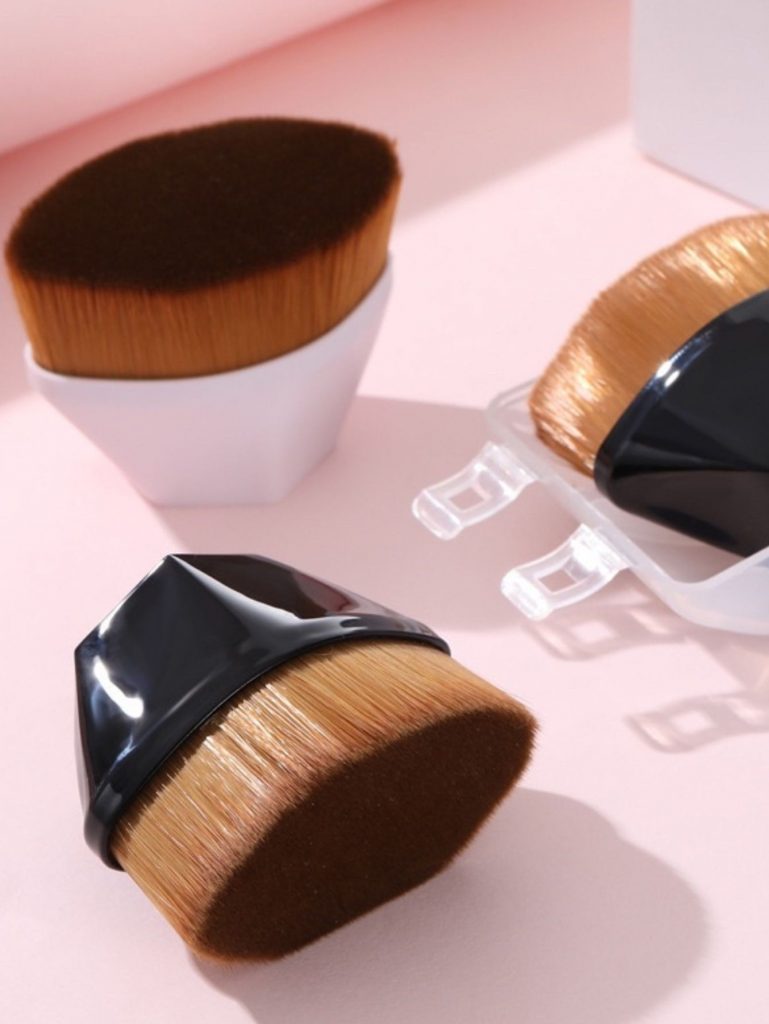 Pincel-Hexagono-Adequado-Para-Base-BB-Cream-Blush-Em-Po-Maquiagem-Facial-769x1024 O Pincel Mágico: O Segredo da Beleza Revelado!