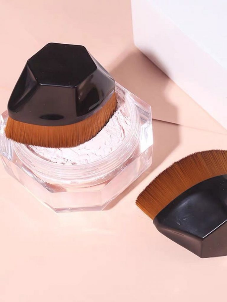 Pincel-Para-Base-Hexagonal-Oval-Makeup-Base-Pincel-Maquiagem-Magico-769x1024 O Pincel Mágico: O Segredo da Beleza Revelado!